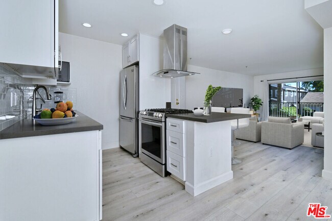 Building Photo - 4501 Cedros Ave