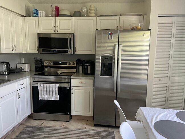 Building Photo - 7565 Edisto Dr