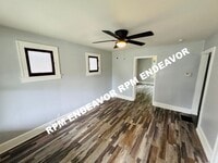 Building Photo - Charming 2-Bed Home in Quiet Hillsdale Nei...