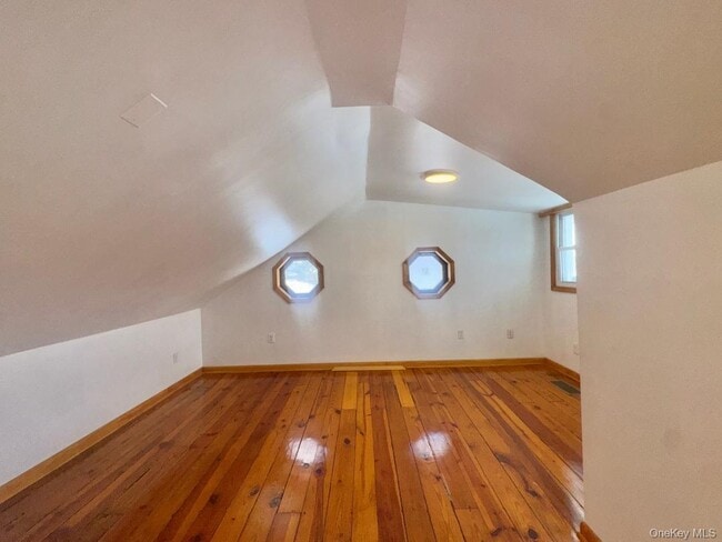 Building Photo - 16 Lake Ave