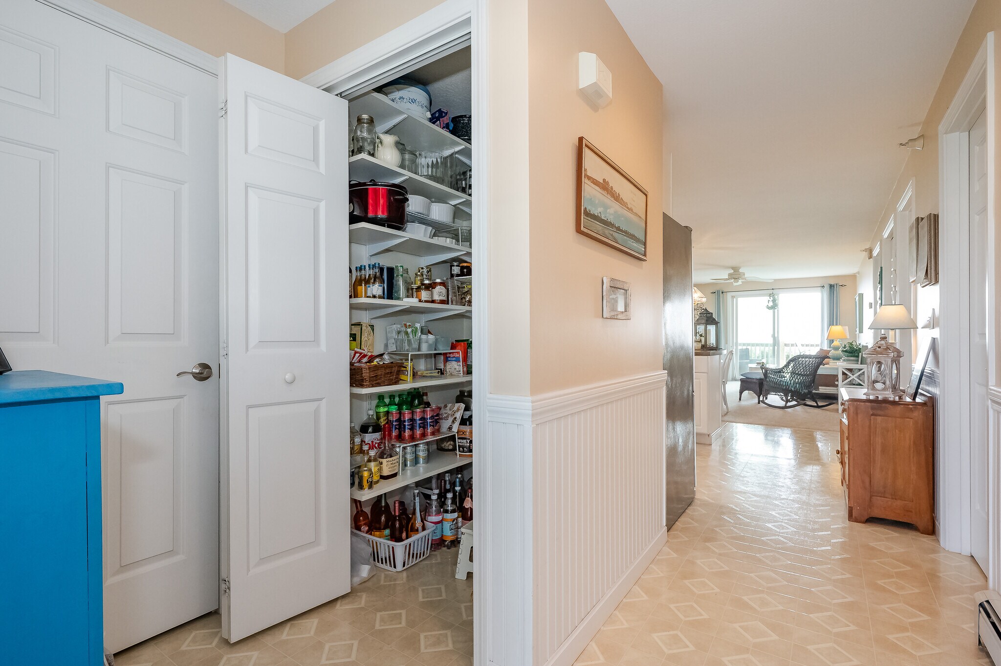 Spacious pantry - 790 York St