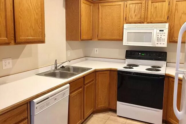 Building Photo - Fantastic 3 Bedroom Condo in Provo