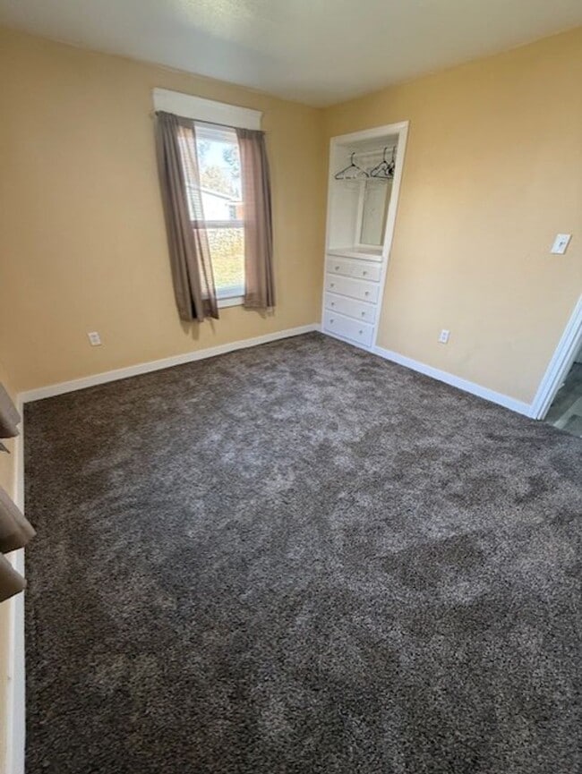 Building Photo - Beautifully Renovated 2-Bedroom Home – Mod...