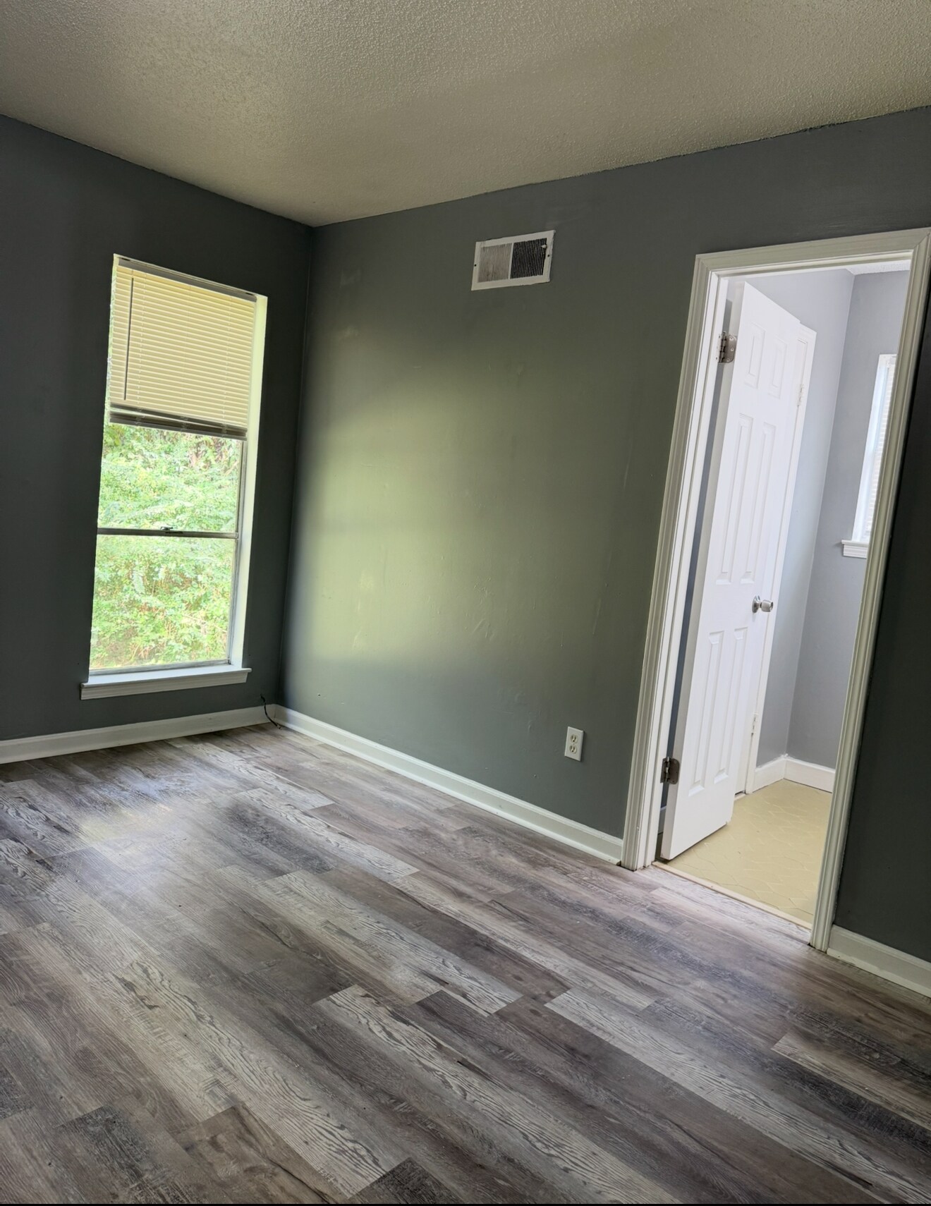 Building Photo - 5096 Breckenwood Dr