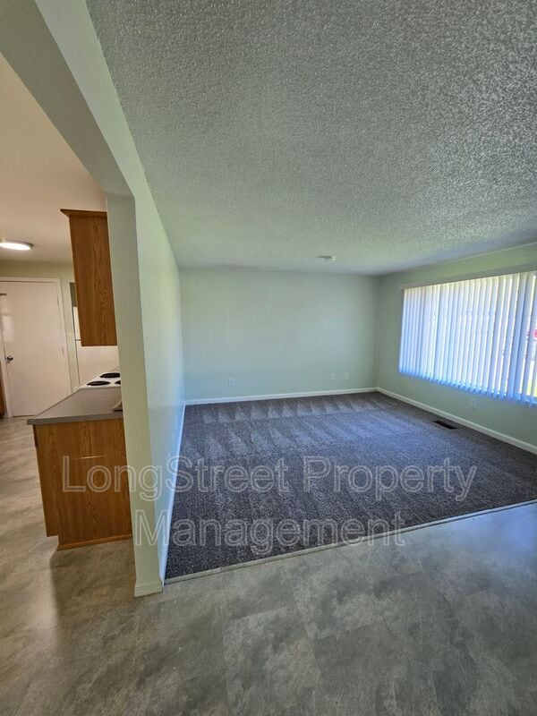 Building Photo - 3230 NE Canterbury Cir