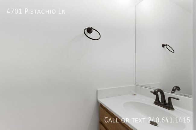 Building Photo - 4701 Pistachio Ln