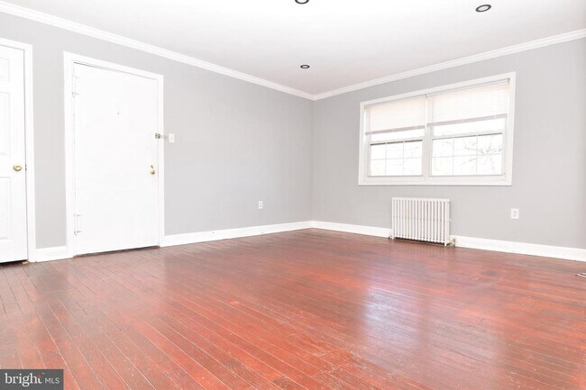 Building Photo - 832 S Greenbrier St