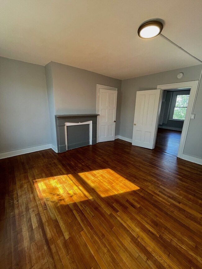 Primary Photo - 151 Grand St