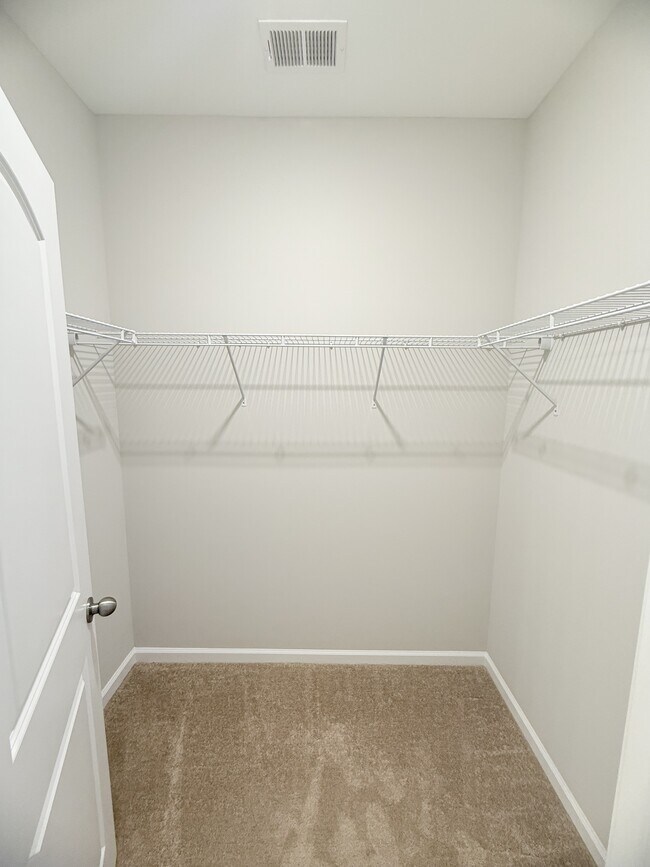 Building Photo - 220 Machrie Lp