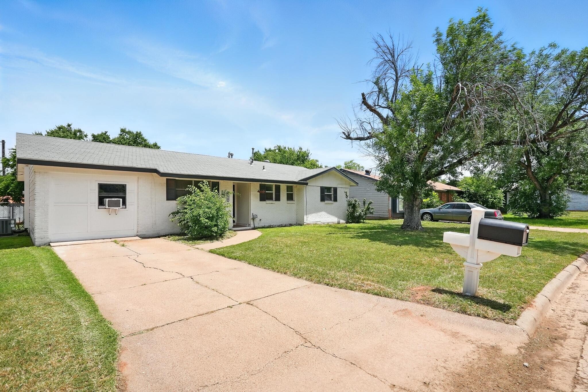 Building Photo - 2349 Marsalis Dr
