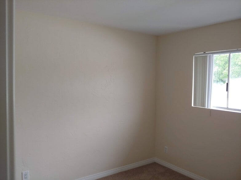 Building Photo - 1430 W Lambert Rd