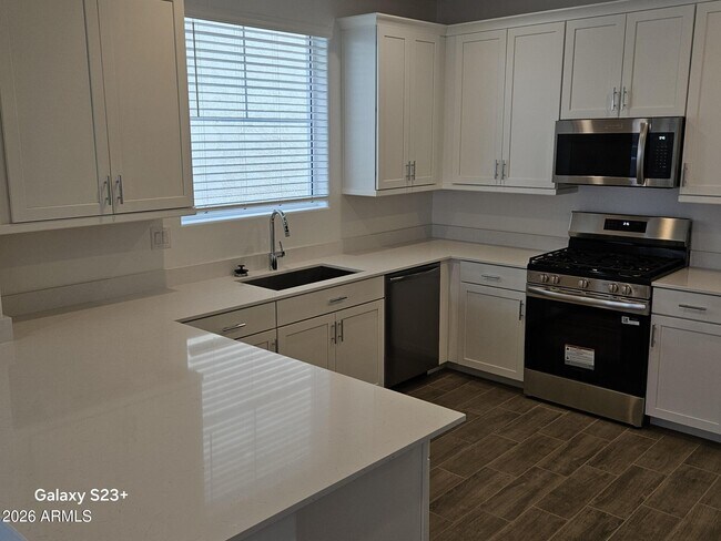 Building Photo - 3353 S Primrose