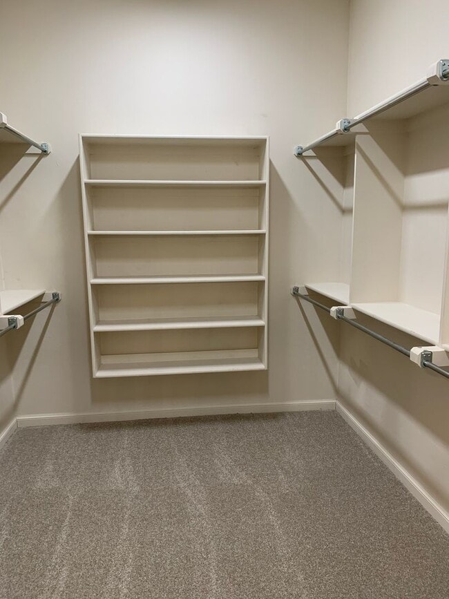 Building Photo - 3 bed, 2.5 bath home in the Enclave