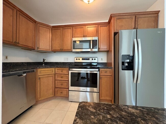 Building Photo - 25% off 1st month's rent. Completely updat...