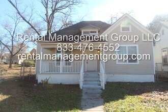 Building Photo - 3 Bedroom, 2 Bath! New on the Market and N...
