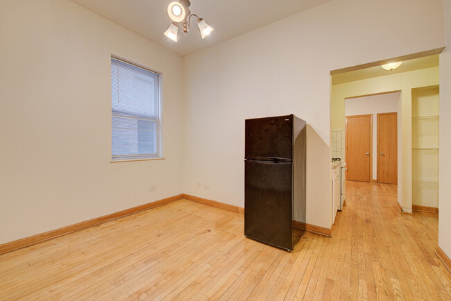 Building Photo - 4518 N Sheridan Rd