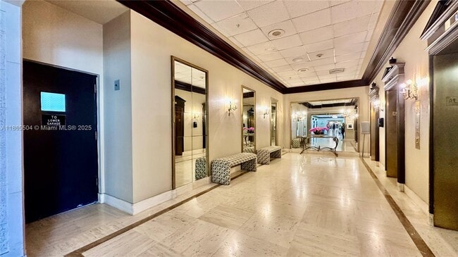 Building Photo - 2030 S Ocean Dr