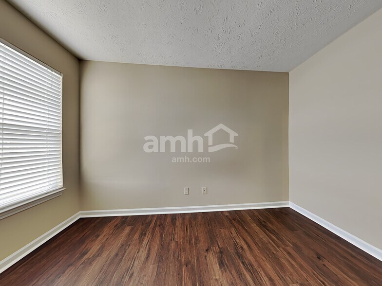 Building Photo - 881 Yellowwood Dr