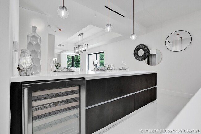 Building Photo - 3040 N Ocean Blvd