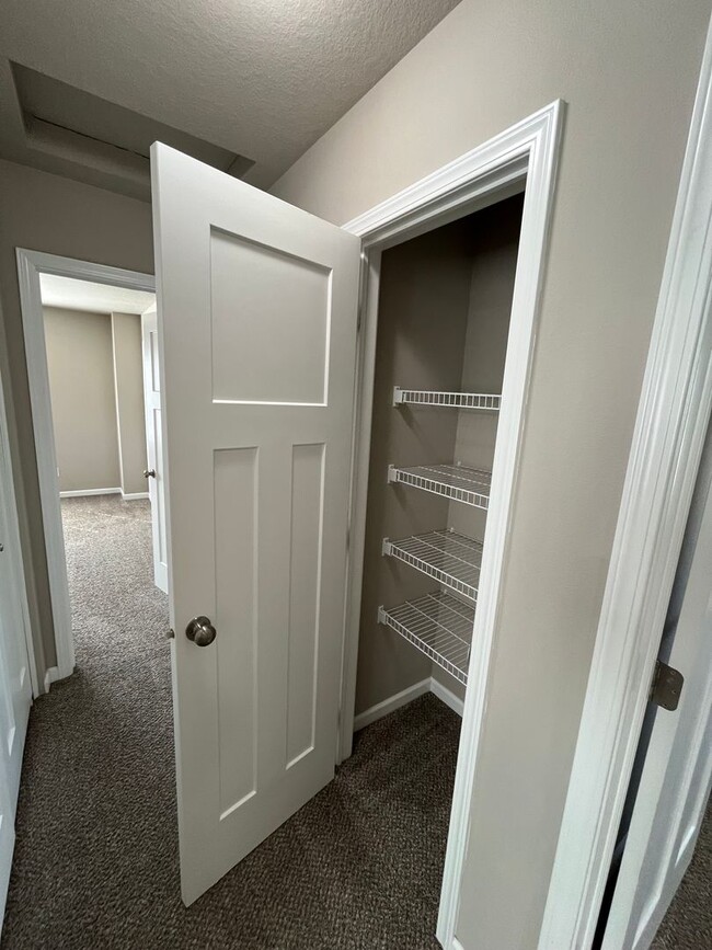 Building Photo - Now Leasing – Stylish 3-Bedroom Home in Bondurant