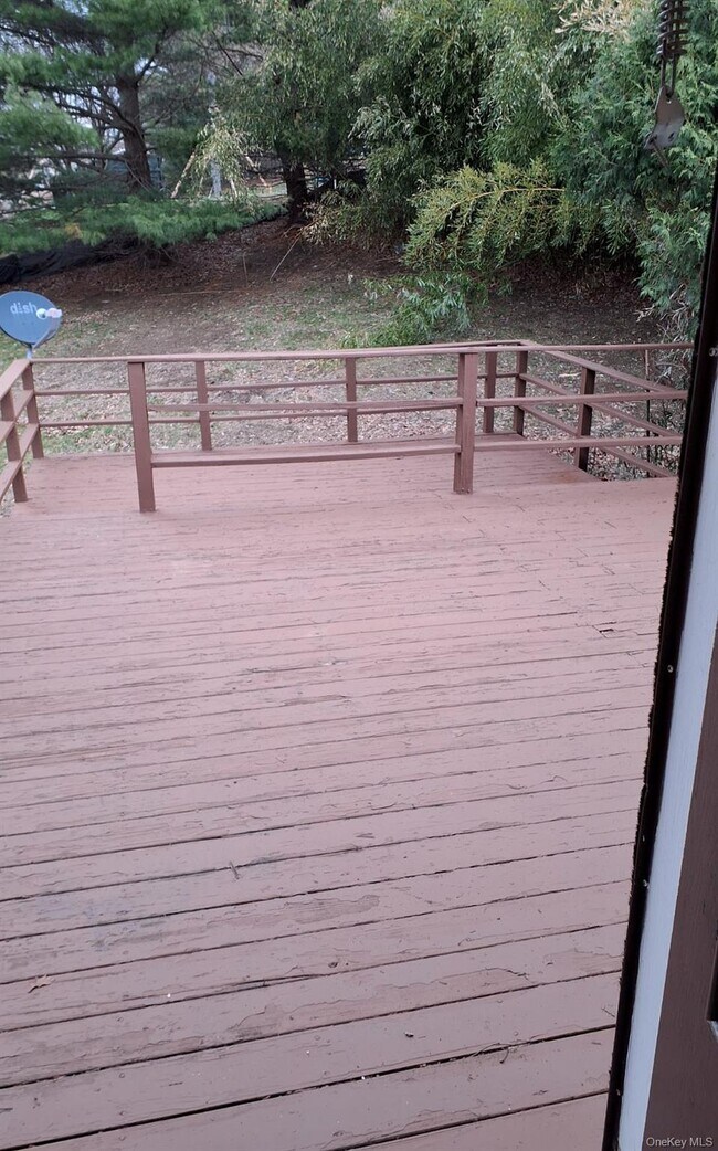 Building Photo - 5 Suzie Dr