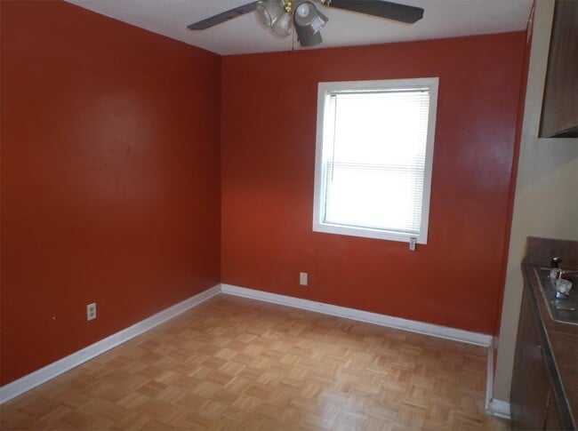 Building Photo - 5 Crestwood Cir