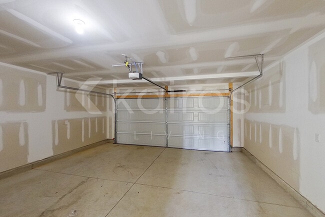 Building Photo - 119 Combine Ln
