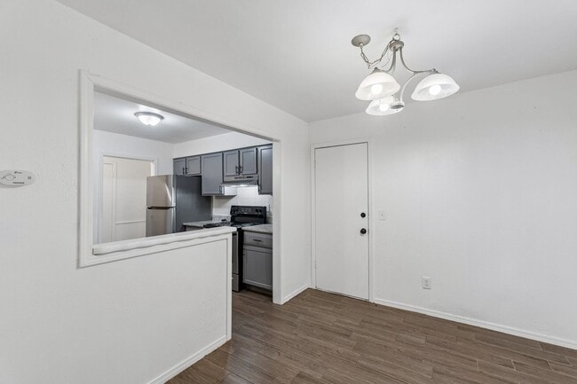 Building Photo - 3 bedroom 2.5 bath - NW Highway and Rockwell