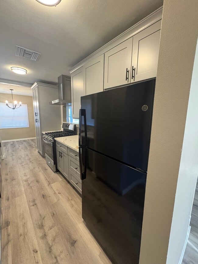 Building Photo - Fully Renovated 3 bed, 2 bath Home