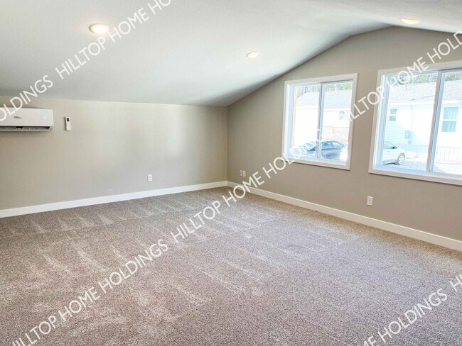 Building Photo - 2 Oak Hill Rd