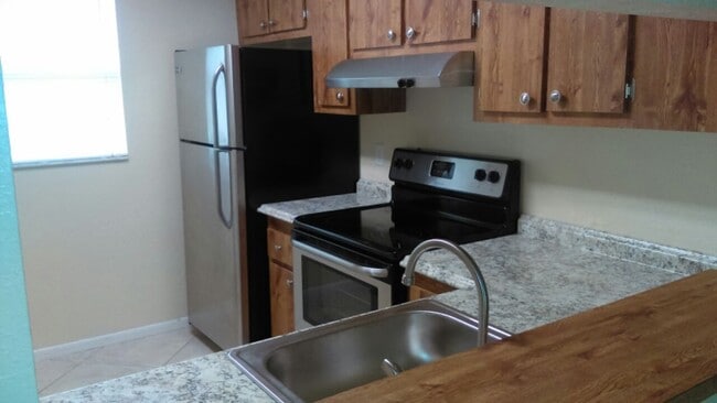 Building Photo - 7113 Golf Colony Ct