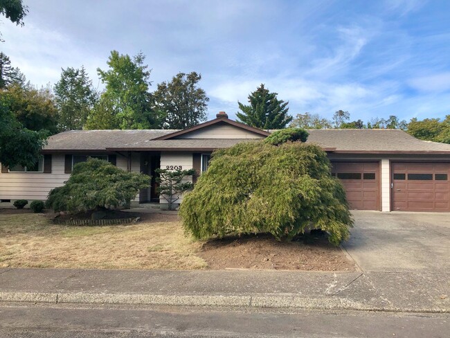 Primary Photo - Home in Newberg near Chehalem Aquatic Cent...