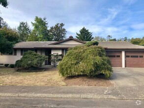 Building Photo - Home in Newberg near Chehalem Aquatic Cent...