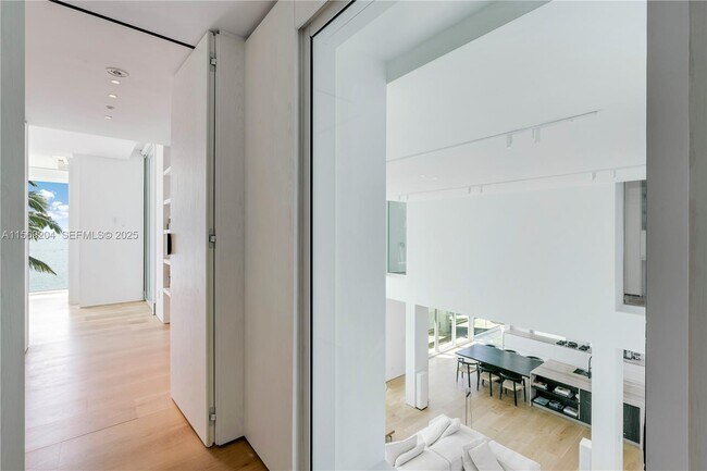 Building Photo - 440 S Mashta Dr