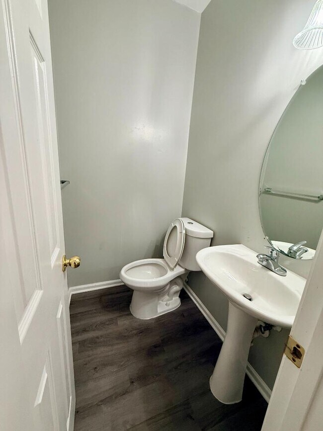 Building Photo - 838 Lowe Rd