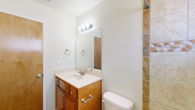 Building Photo - $1,550 + 2 WEEKS FREE RENT!!!!!