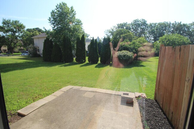 Building Photo - 1800 Quarry Ridge Dr