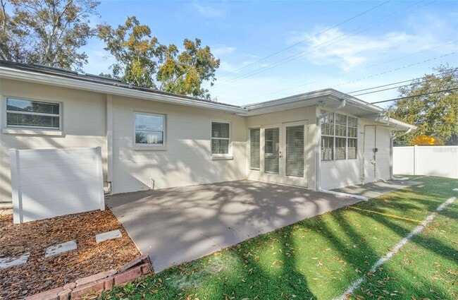 Building Photo - 2302 S Thixton Ct