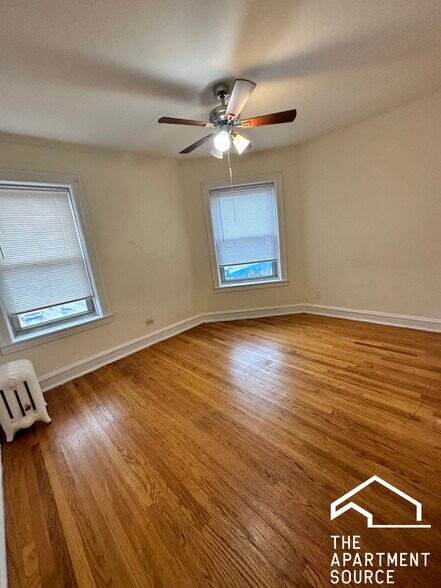 Building Photo - 5503 W Belmont Ave