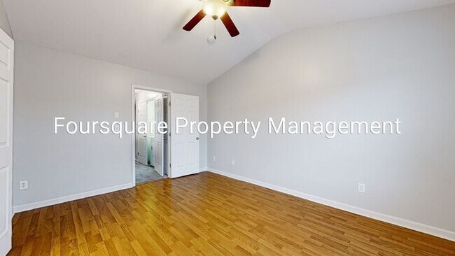 Building Photo - Bright End-Unit Townhome with Screened Porch & Community Pool – Raleigh Location