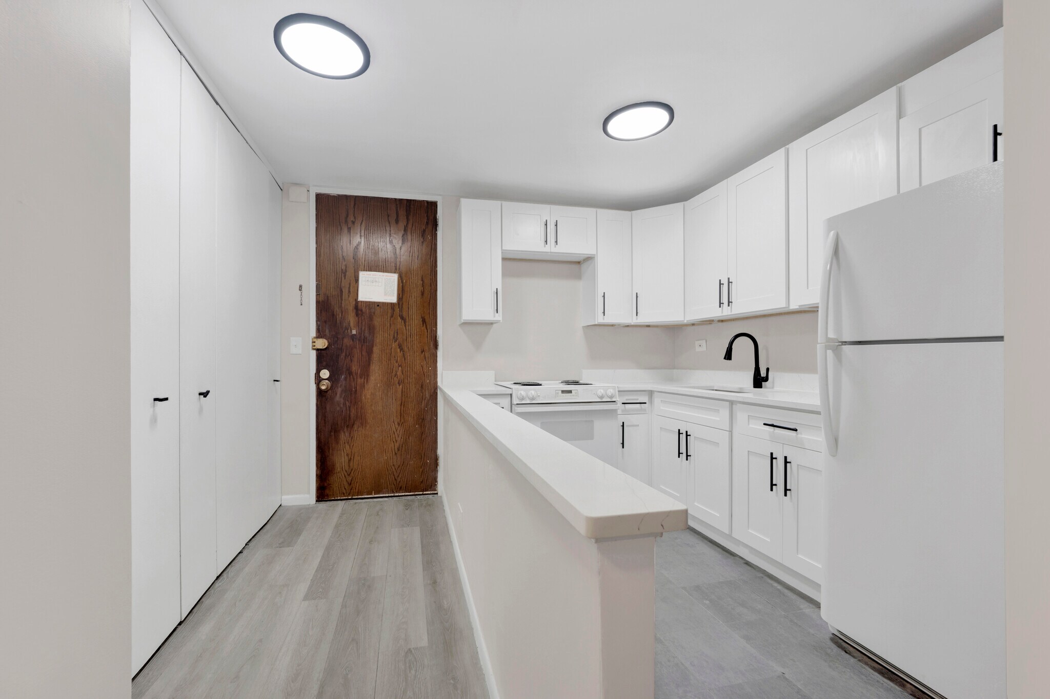 Building Photo - 720 W Gordon Ter