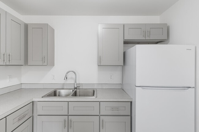 Building Photo - TWO BEDROOM ONE BATH APARTMENT IN LONGVIEW