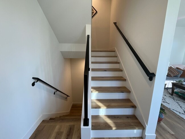 Building Photo - Stunning Townhouse in Ballard