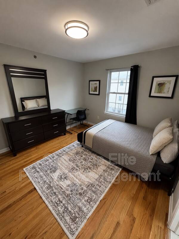 Building Photo - 161-163 Sussex Ave #3