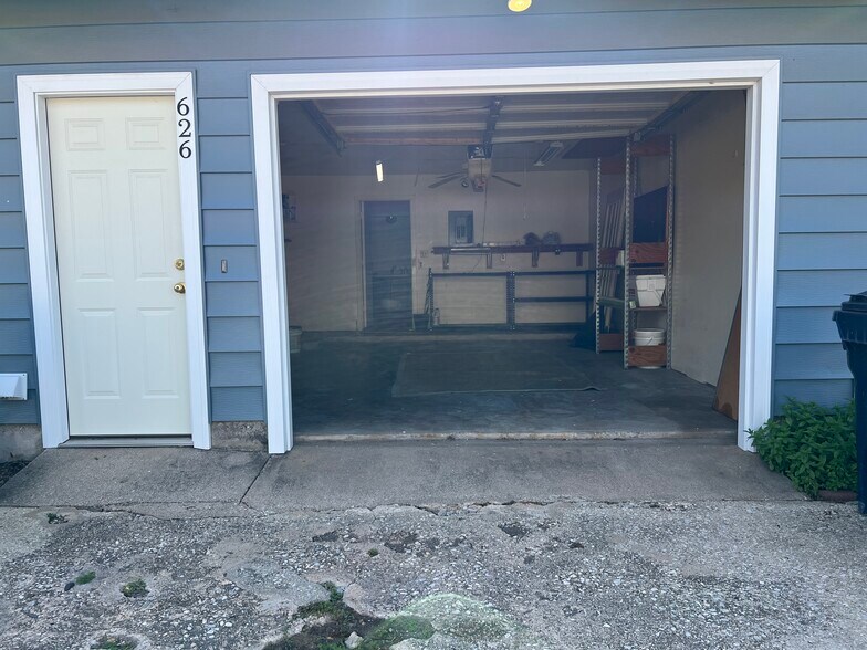 Garage - 626 WOLFTRAP DR.