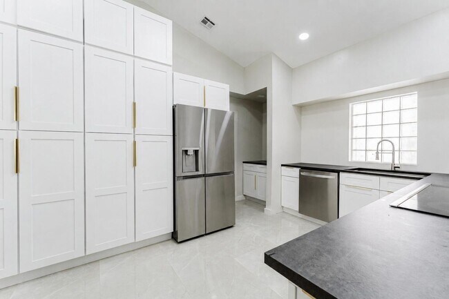 Building Photo - 7512 Eagle Point Dr