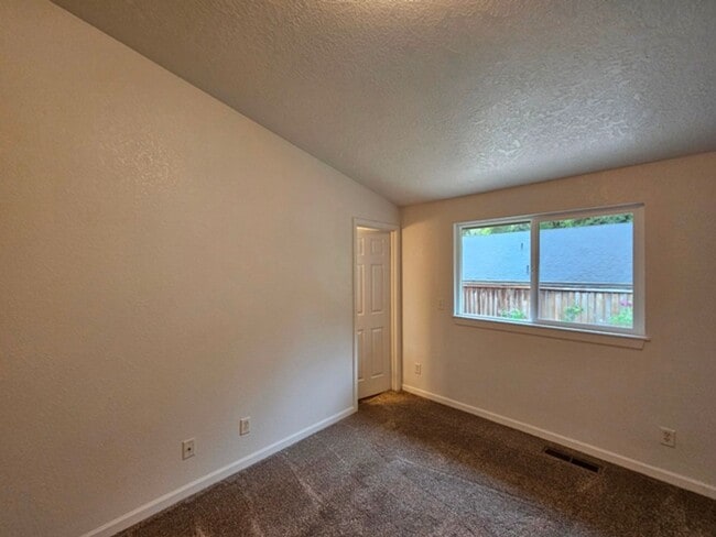Building Photo - 3Bd/2Ba Single Story Home-Available to view beginning 4/27/2026!