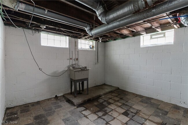 Building Photo - 10201 Grace Ave