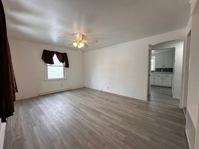 Building Photo - Recently Renovated 3 Bedroom 1 Bath Single Family Home!