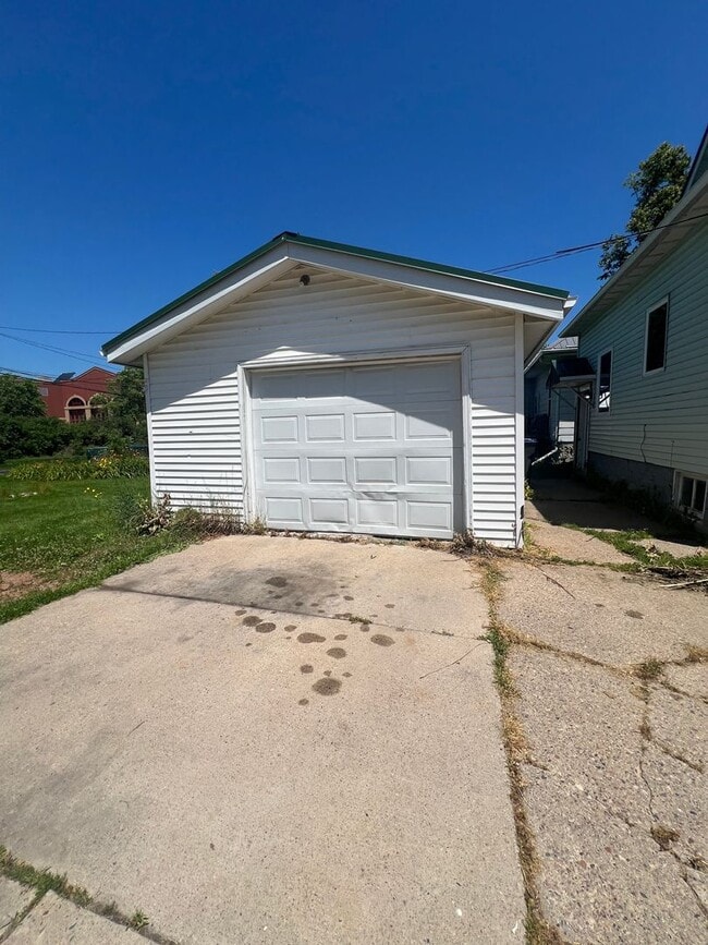Building Photo - Click the “Apply Now” button or email wapmrentals@gmail.com for a prompt response.